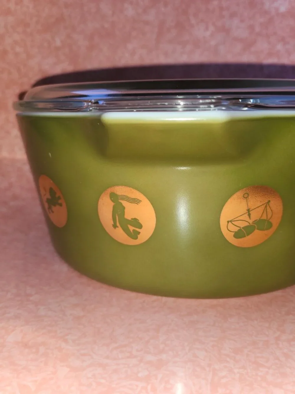 Pyrex zodiac with compass rose lid 475